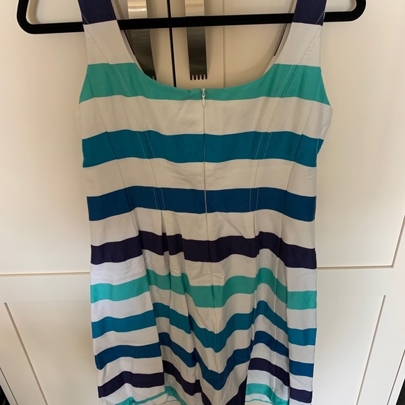 Jones & Co Fit & Flare Size 8 Dress with Pockets! - Picture 3 of 3